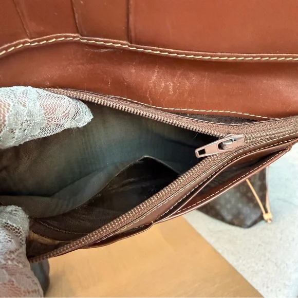 Louis Vuitton- Burberrys-Celine wallets - Picture 10 of 16